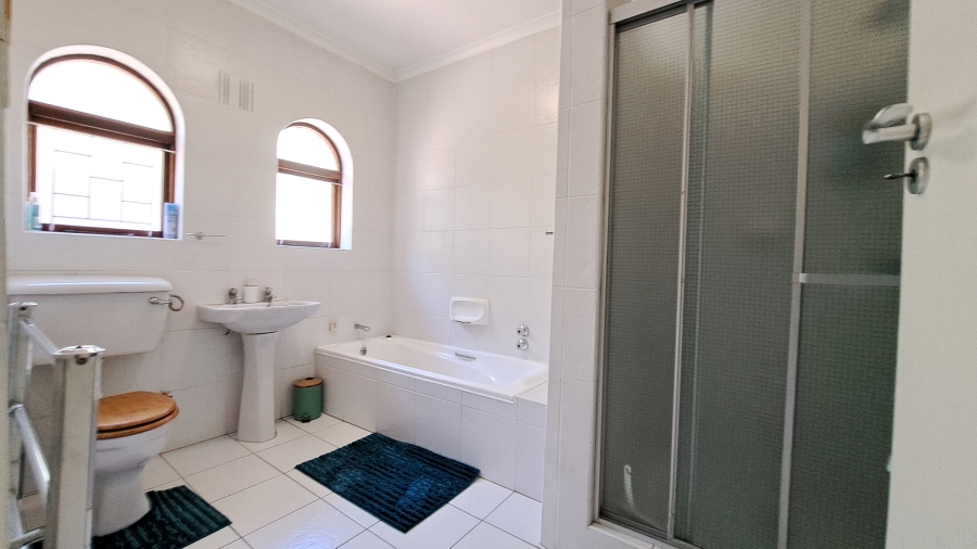 5 Bedroom Property for Sale in Table View Western Cape